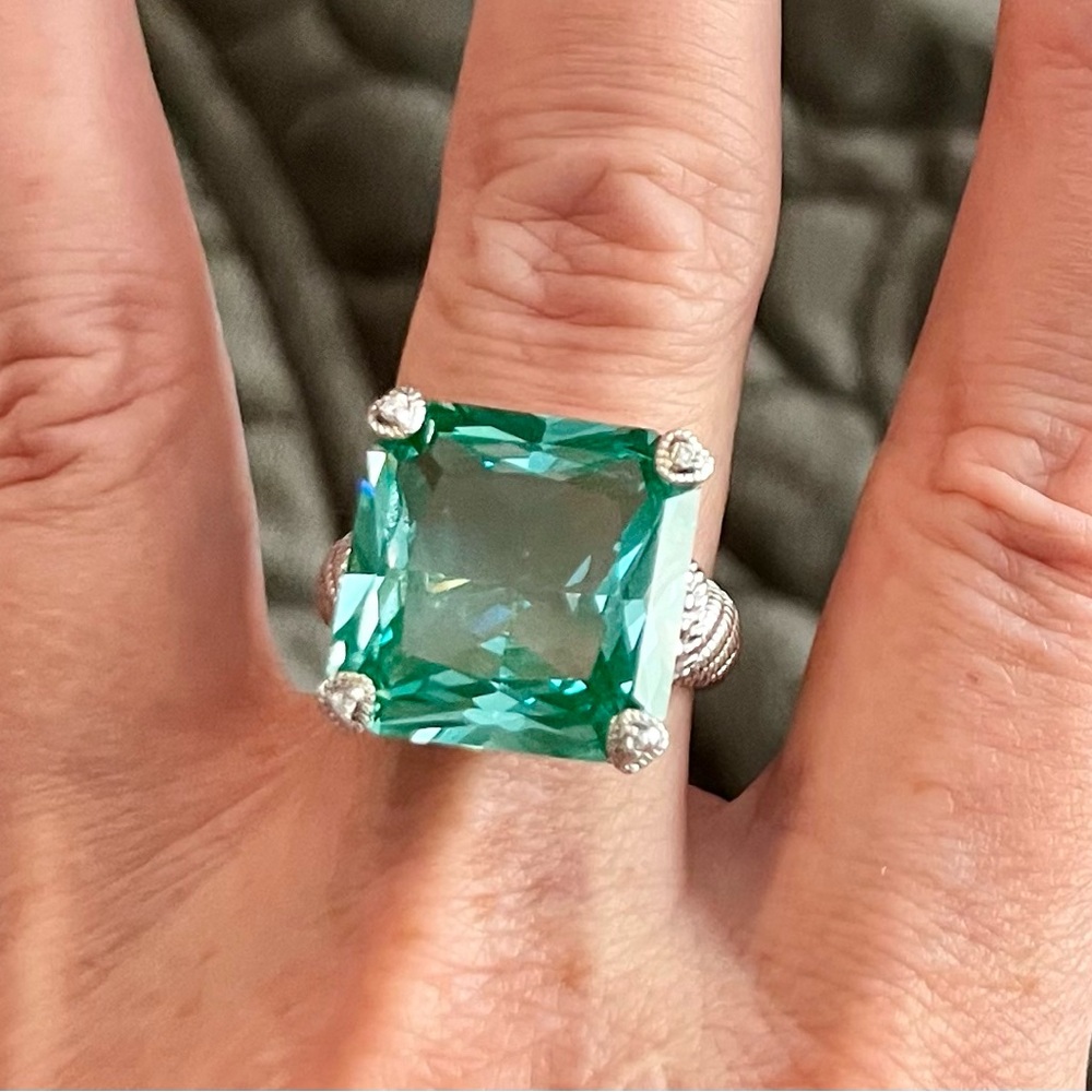 Absolutely Gorgeous Judith Ripka Aqua, cz’s ring. - Picture 9 of 9